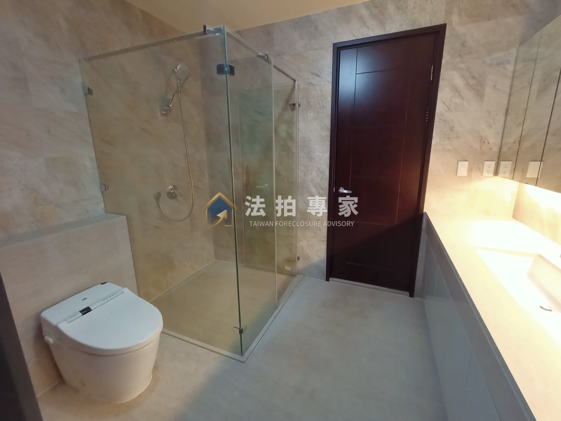 北屯┃國雄清水硯電梯別墅┃法拍交屋實照交屋照片縮圖 4