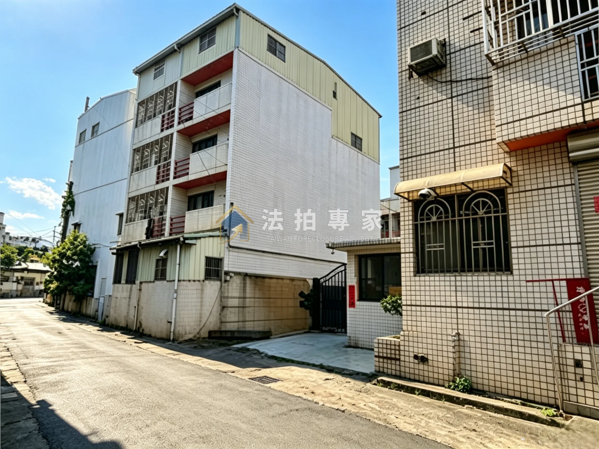 大里．新仁六街．社區邊間透天