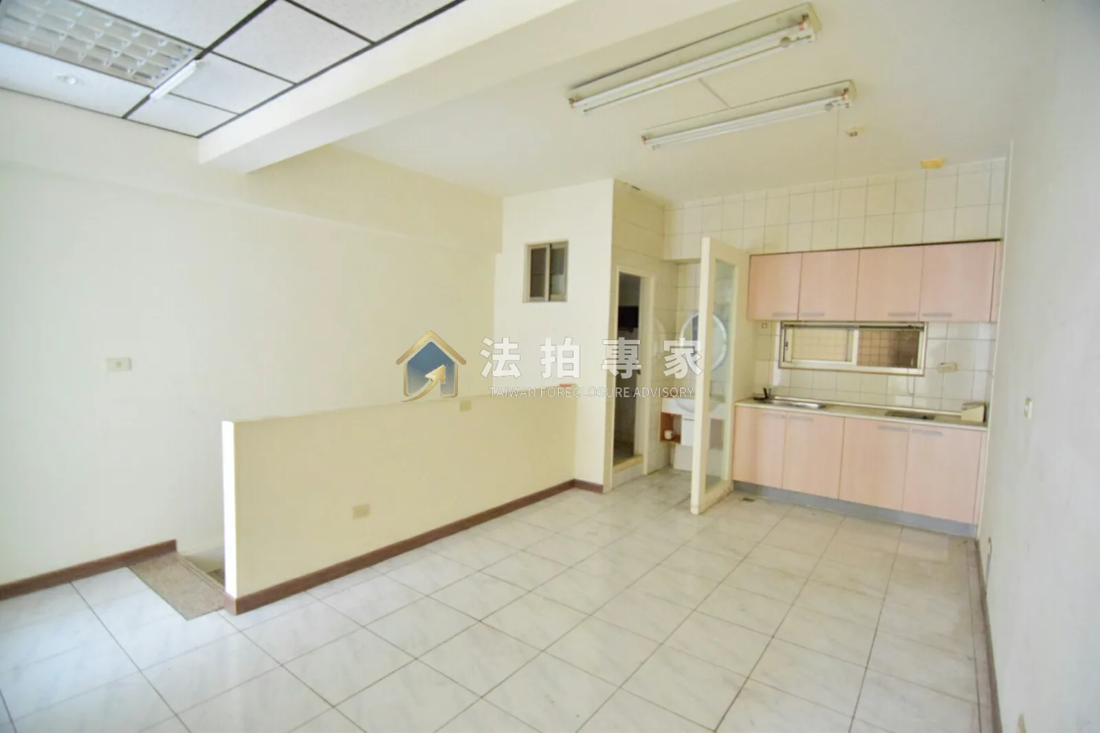 西屯┃熊貓天下┃1+2樓店┃法拍交屋實照交屋照片縮圖 3