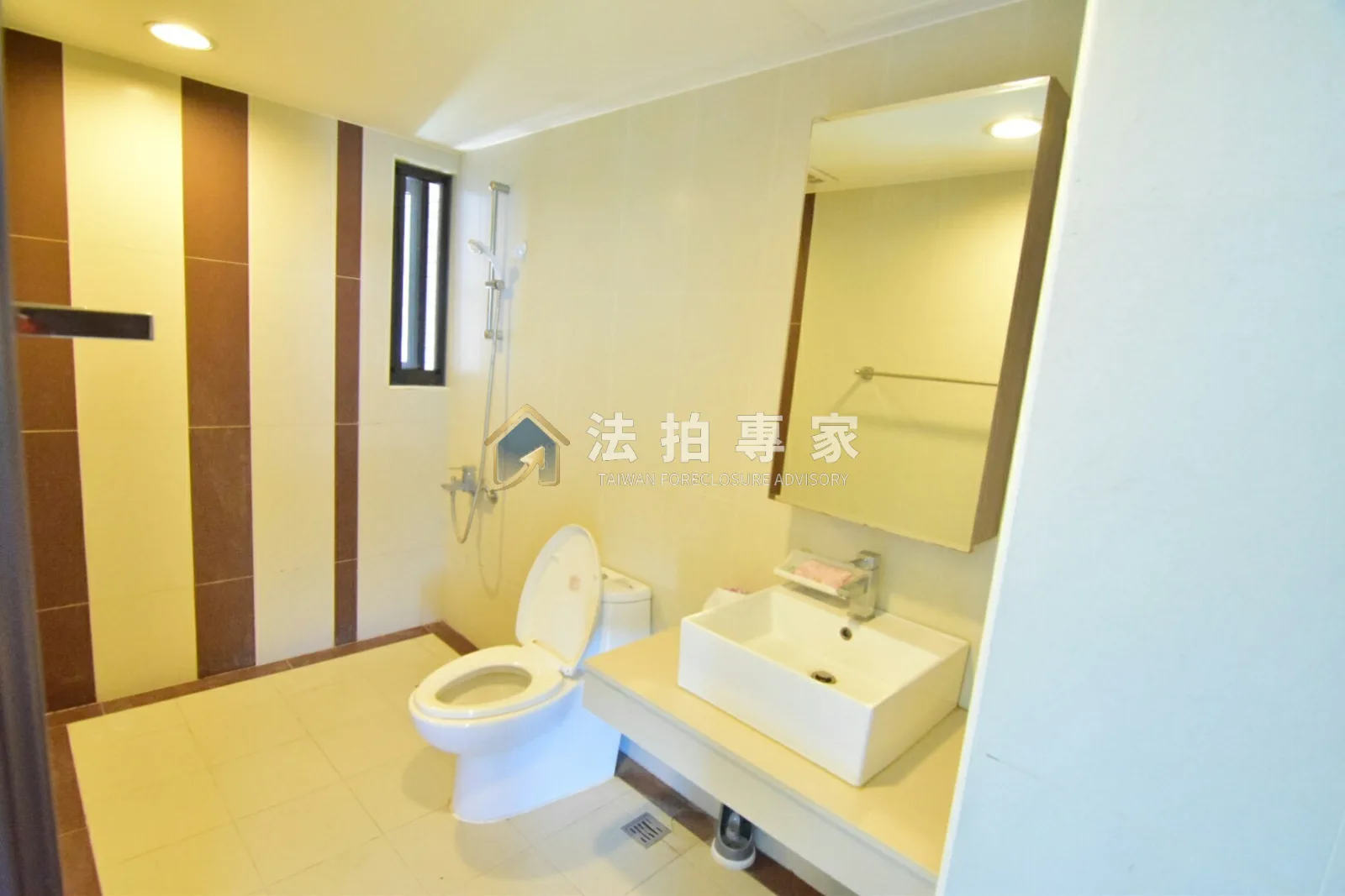 太平┃水岸之星┃三房平車┃法拍交屋實照交屋照片縮圖 3