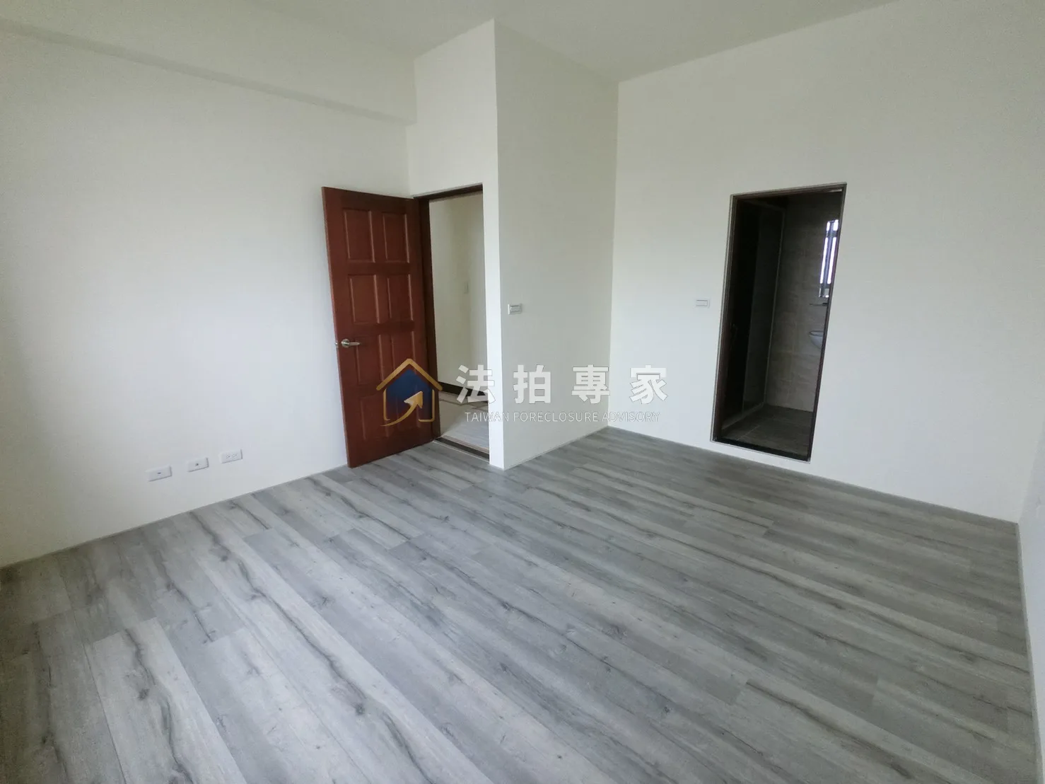 清水┃民和路┃全新電梯別墅┃法拍交屋實照交屋照片縮圖 5