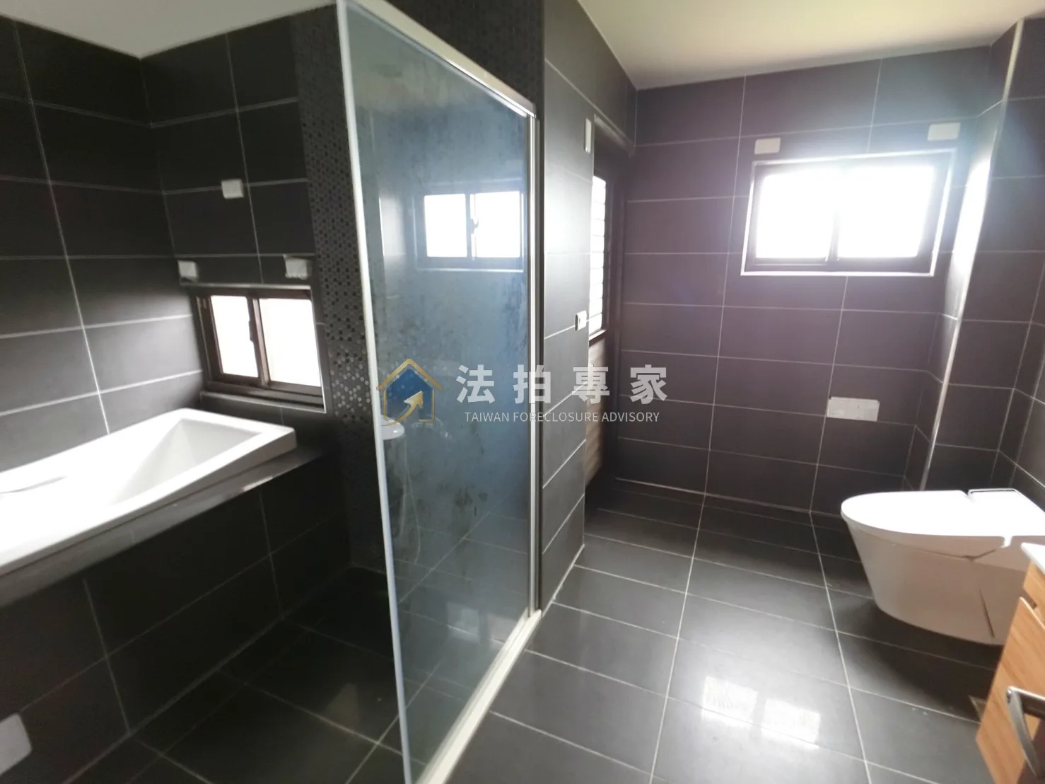 清水┃民和路┃全新電梯別墅┃法拍交屋實照交屋照片縮圖 7