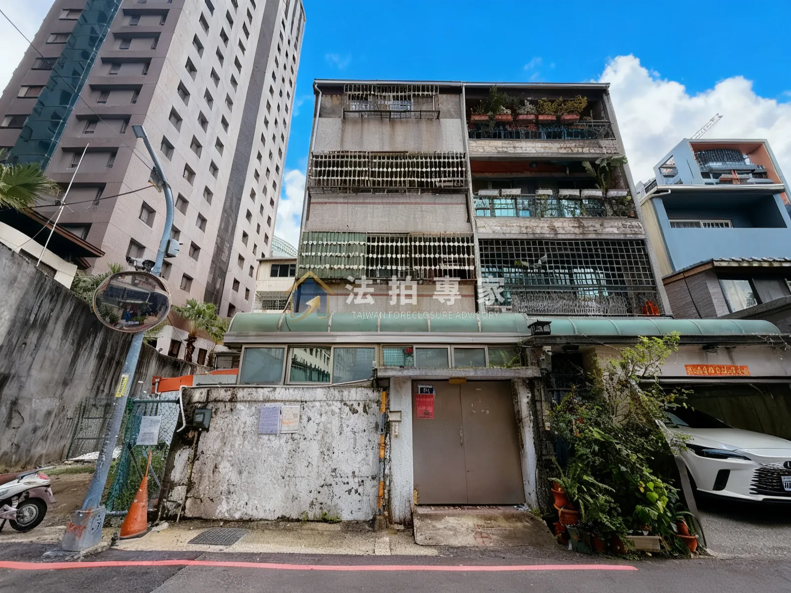 西區・精誠十五街・大地坪邊間透天照片 3縮圖