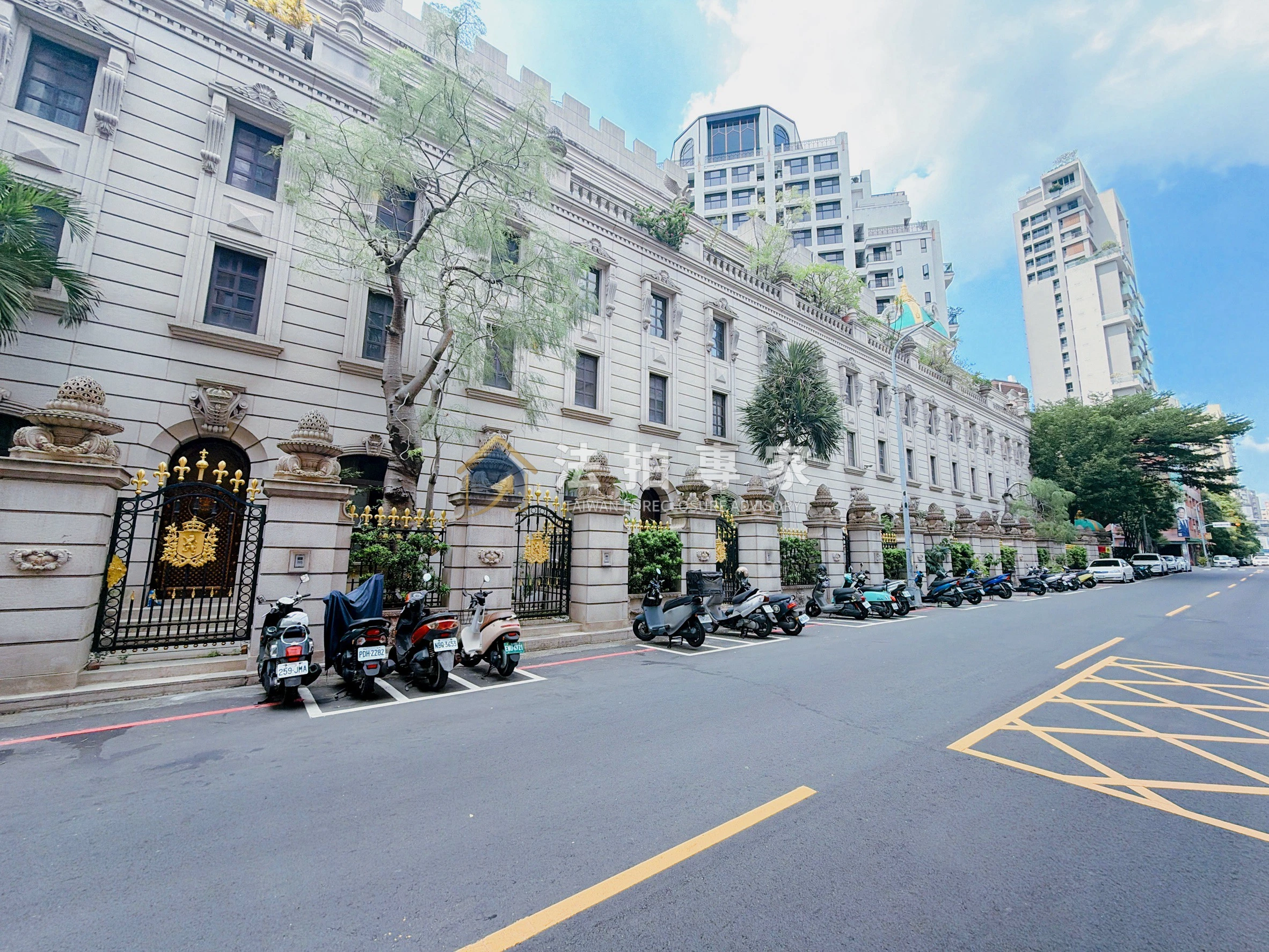 南屯・熊都巴洛克・臨路雙車別墅照片 1